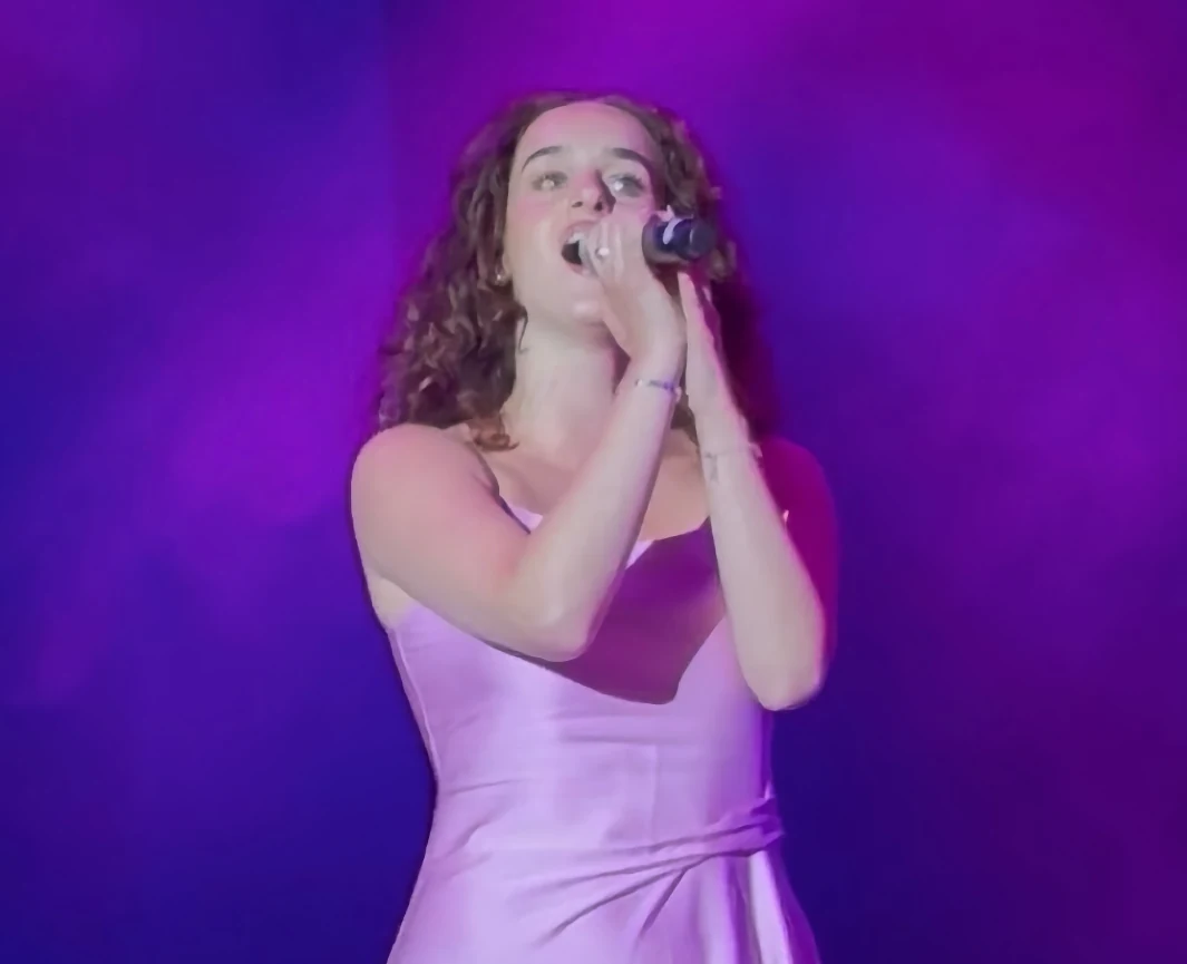 Daisy Singing